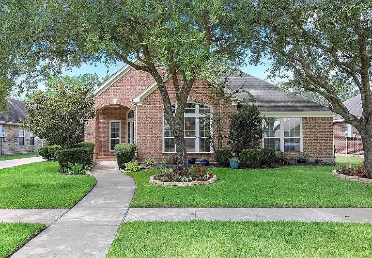 2718 Atlas Dr — Photo 1
