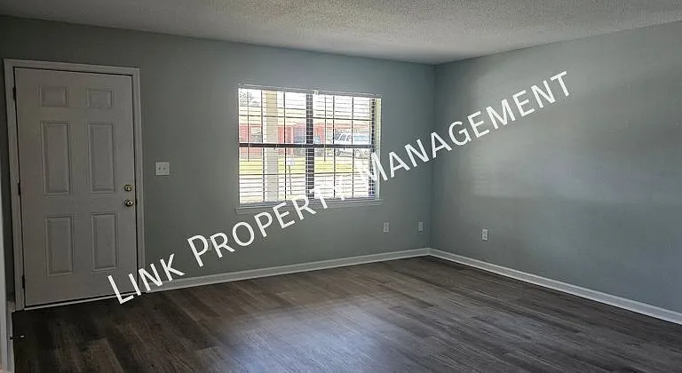 900 Peppermill Rd #900A — Photo 8