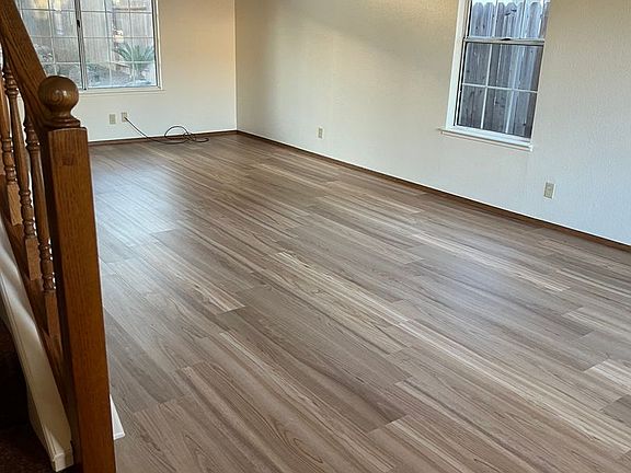 2nd image of 135 Redwood Ave