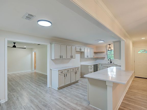 4th image of 9144 Laurie Ln