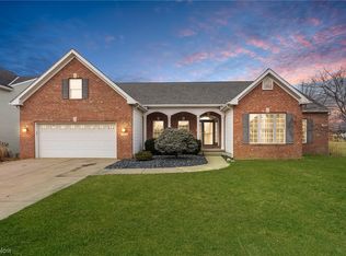 37100 Stone Creek Dr, North Ridgeville, OH 44039