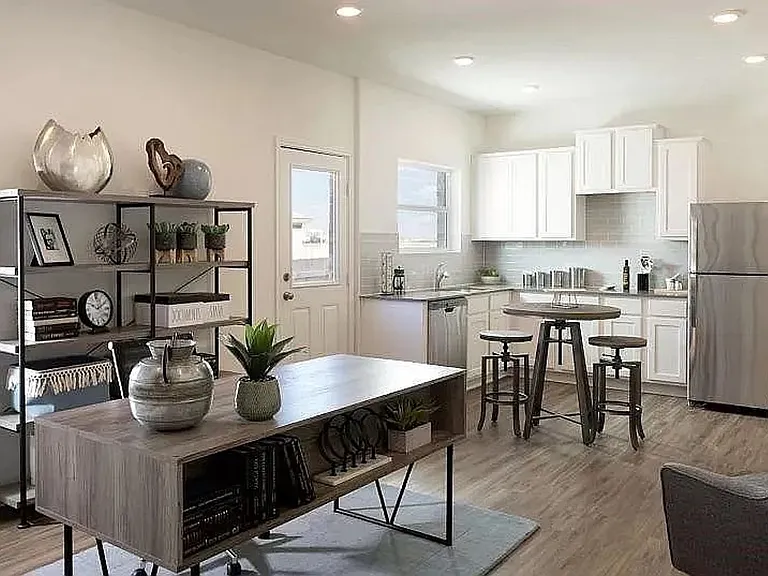 1005 Bluewood Bnd — Photo 14