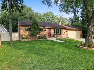 1S542 Leahy Rd, Oakbrook Terrace, IL 60181