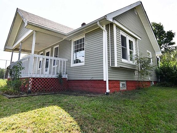 3rd image of 2244 Emerald Dr
