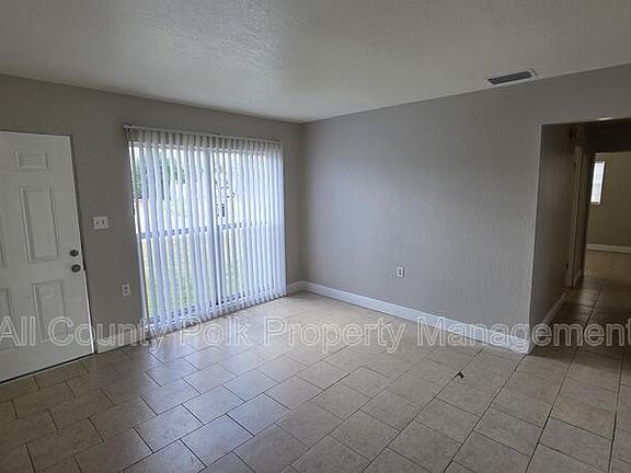 3rd image of 2902 Sprague Dr