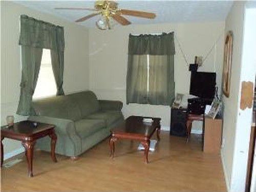 4th image of 1805 Dahlia Dr