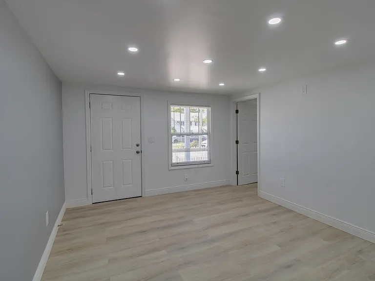236 N Oleander Ave #1 — Photo 2