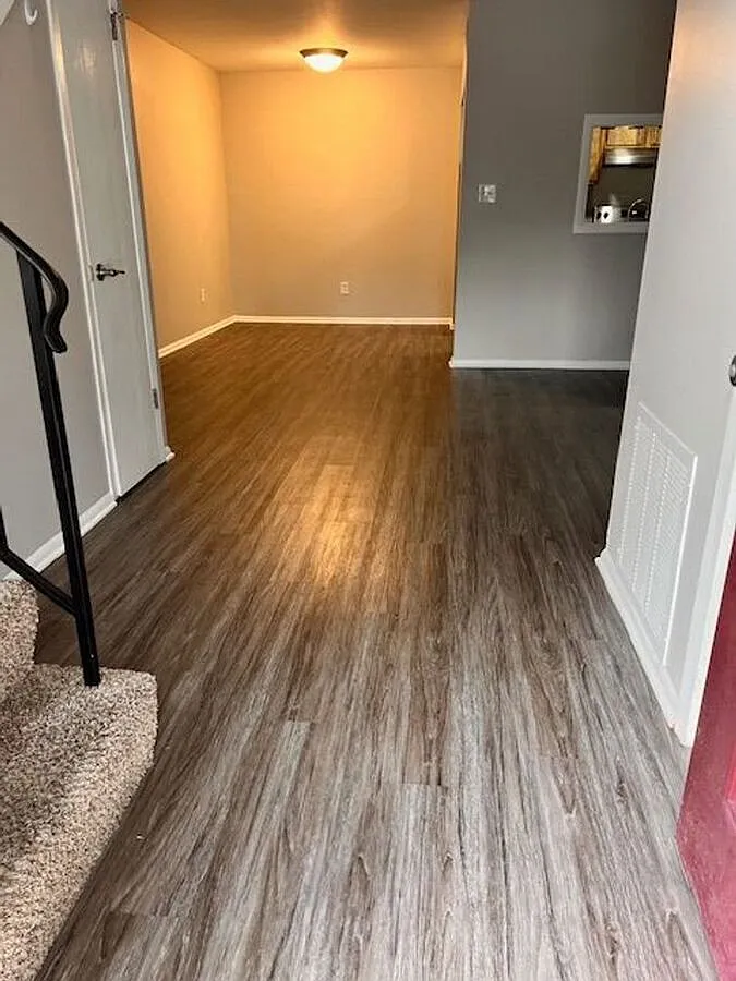 Charming 1-Bedroom 1-bathroom Apartment in the Heart of Chesterton! — Photo 3