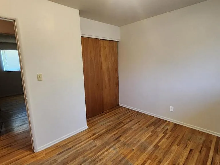 120 E Clark St — Photo 6