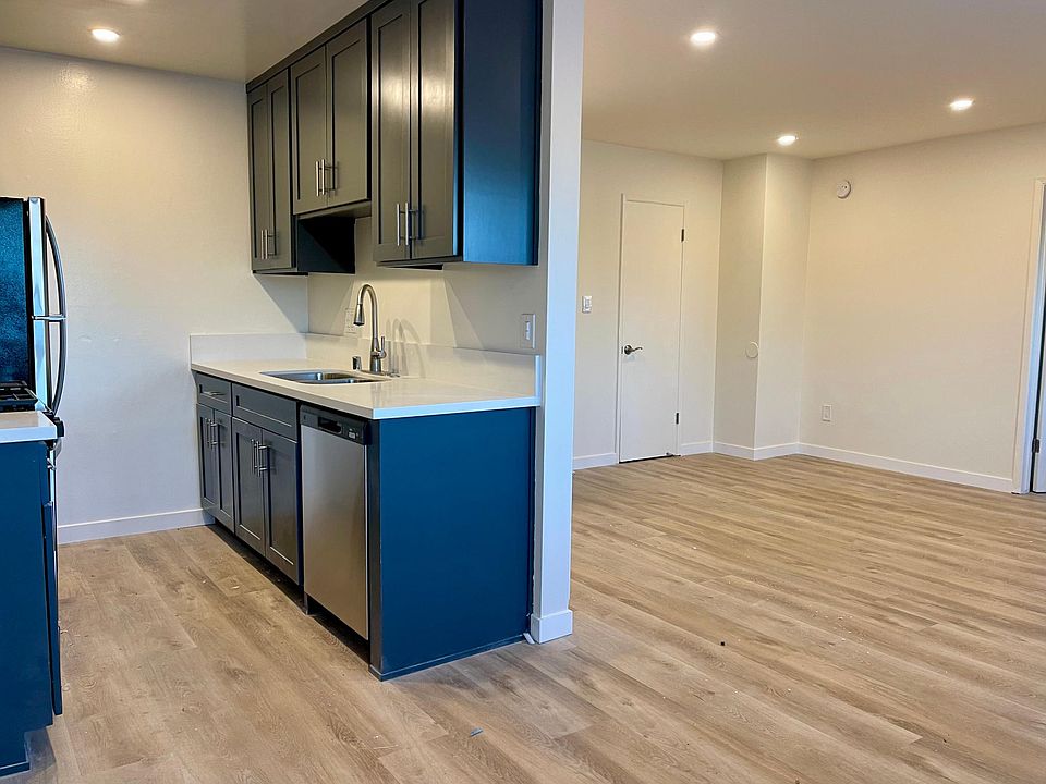 1st image of 2060 S Hobart Blvd #305