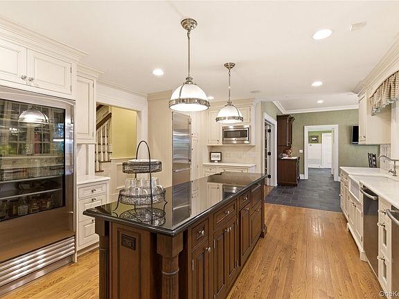 5th image of 209 Brookville Road