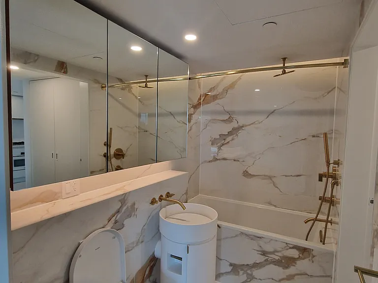 1033 Nelson St #28XX — Photo 9