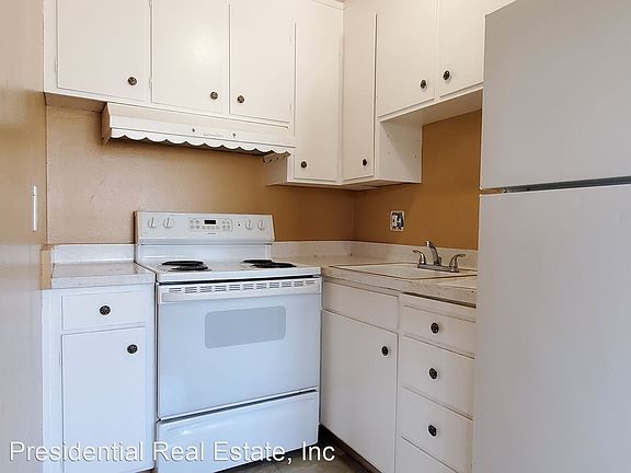 2nd image of 3196 Pearl Ave #8