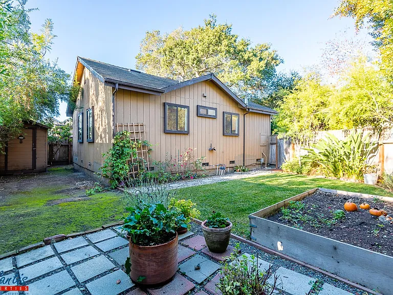 414 Bay Ave #D — Photo 12