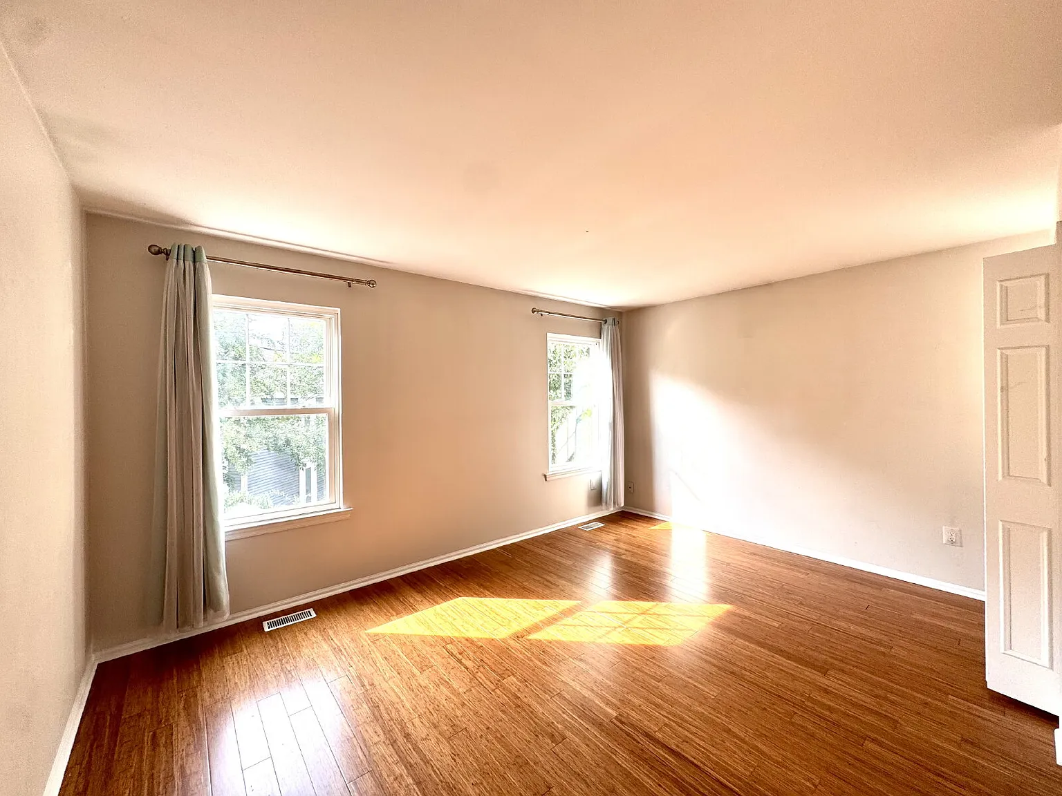3 bed, 2.5 bath, 1514 sqft, $3,500 — Photo 3
