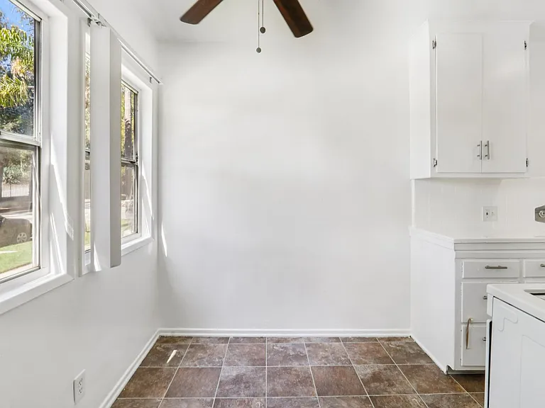 652 Veteran Ave — Photo 11