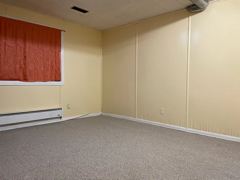 89 Ryckman Ave #BASEMENT — Photo 1
