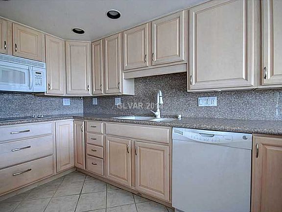 5th image of 3111 Bel Air Dr Unit 3B