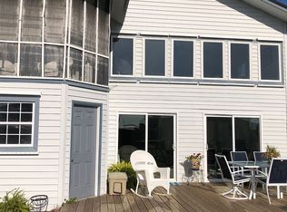 9087 9th St, Surf City, NC 28445