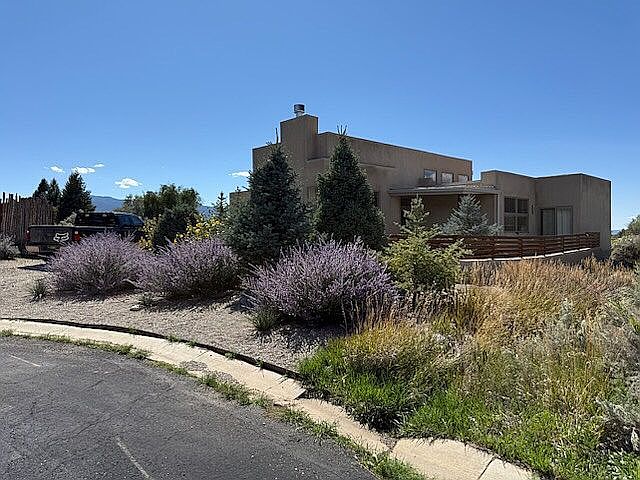 Side courtyard