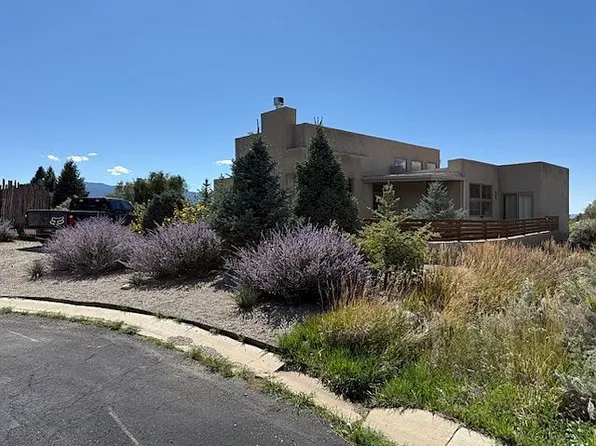 1300 Abby Rd, Taos, NM 87571