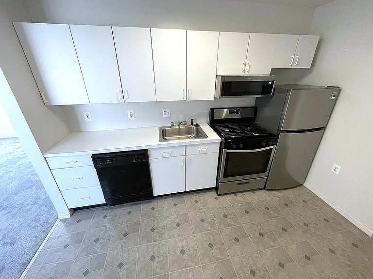 770 S 2nd St #2R — Photo 8