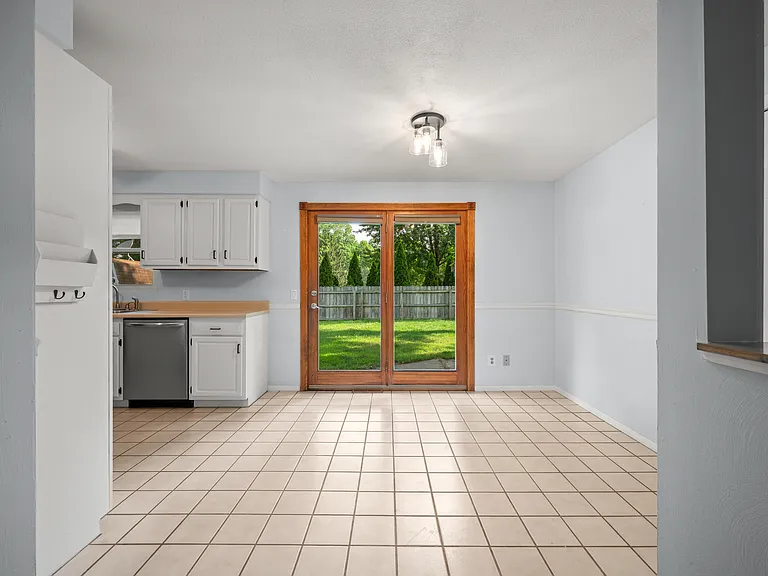 1597 Edward Dr — Photo 10