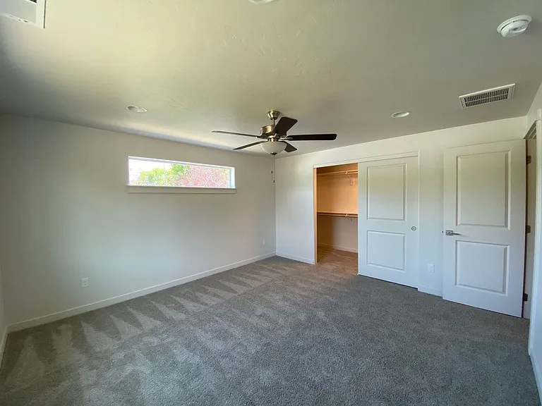 220 W Maple St #B — Photo 12