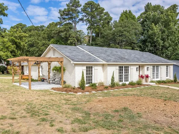 5801 Windsor Dr, Columbus, GA 31909