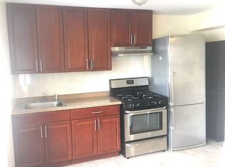 2128 29th St #3, Astoria, NY 11105