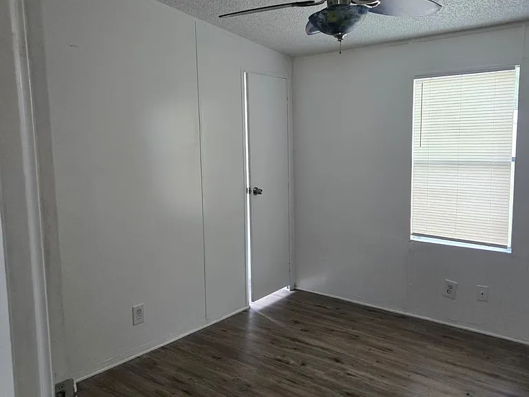 1006 W Maxanna Blvd — Photo 3