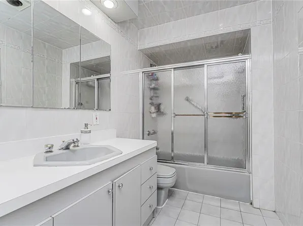 69 Rolling Hill Green image 19 of 30