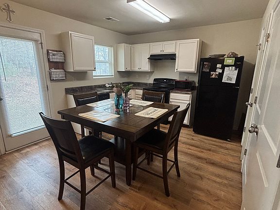 3rd image of 304 Bridgette Blvd