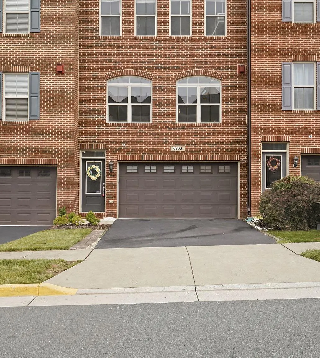 3 bed, 4.0 bath, 2218 sqft, $3,495 — Photo 2