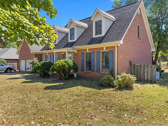 3rd image of 141 Kensington Dr