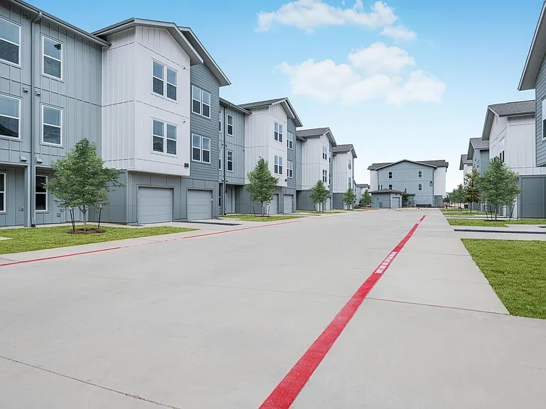 Alta Westinghouse Townhomes — Photo 31