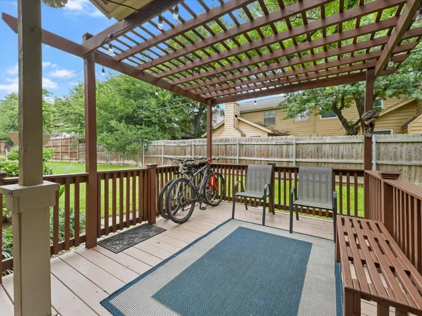 1463 Meadowood Village Dr, Fort Worth, TX 76120