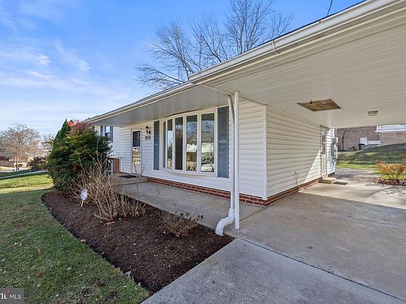 3rd image of 3151 Castleleigh Rd