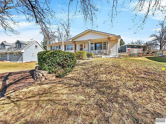 3rd image of 4509 Ridgeway Rd