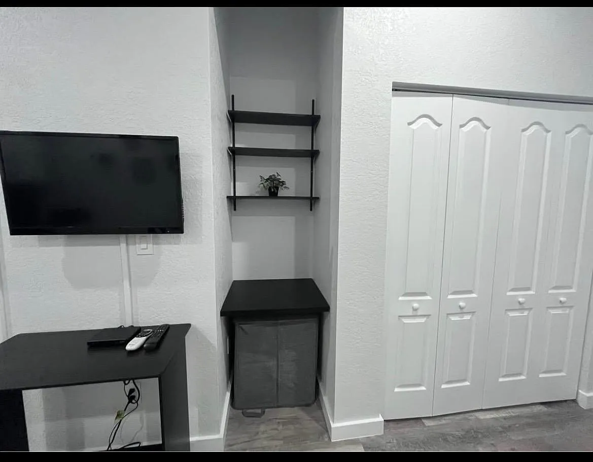 Studio, $1,400 — Photo 2
