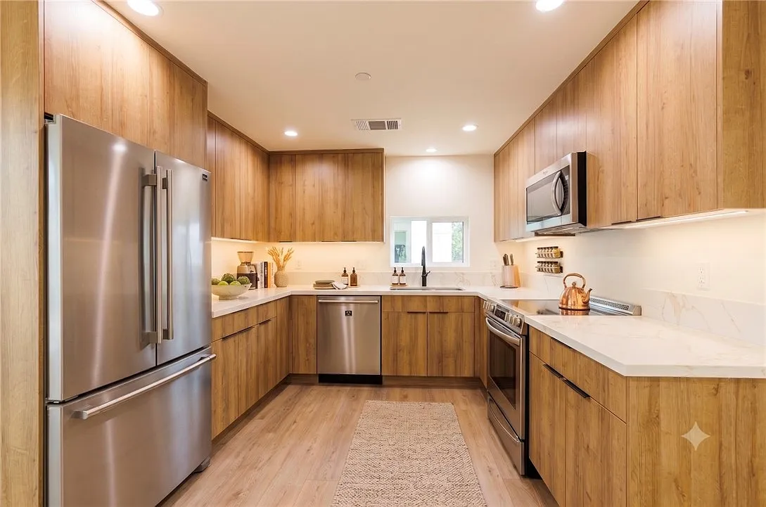 3 bed, 1448 sqft, $4,308 — Photo 3