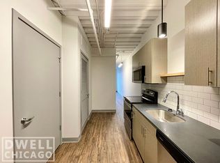 900 W Dakin St #504, Chicago, IL 60613