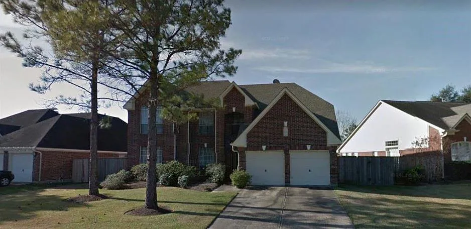 4 bed, 3.0 bath, 2417 sqft, $2,300 — Photo 2
