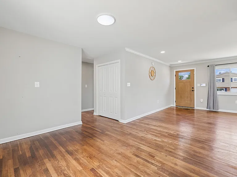 933 Prestwood Rd — Photo 3