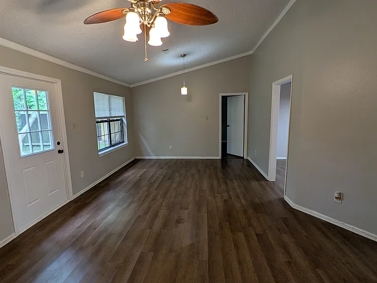 1609 Amour Dr — Photo 18