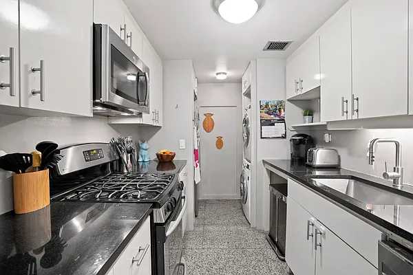 Sold by Douglas Elliman | media 6