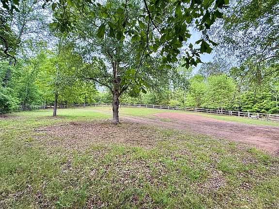 4th image of 2427 Louisville Road