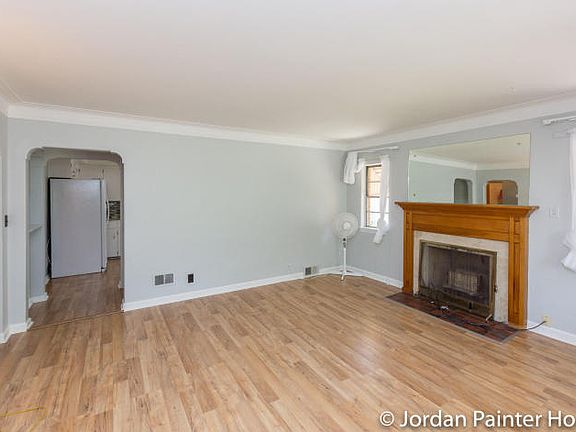 3rd image of 644 Marietta St NE