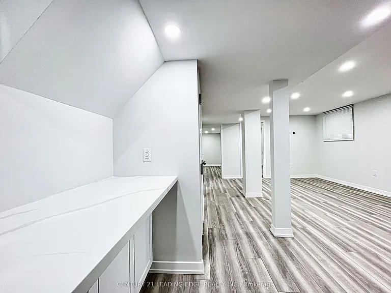 88 Hewitt Cres — Photo 14