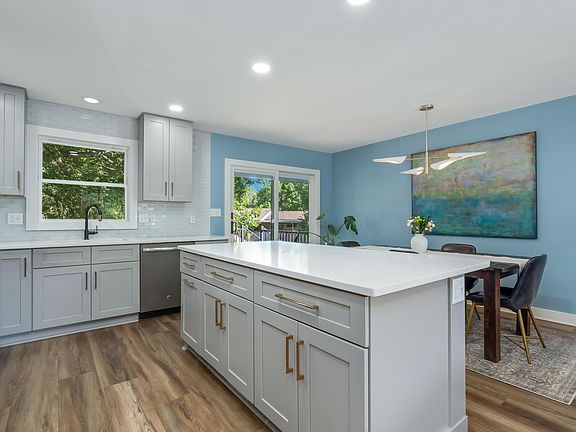 4th image of 2818 Edinburgh Ct